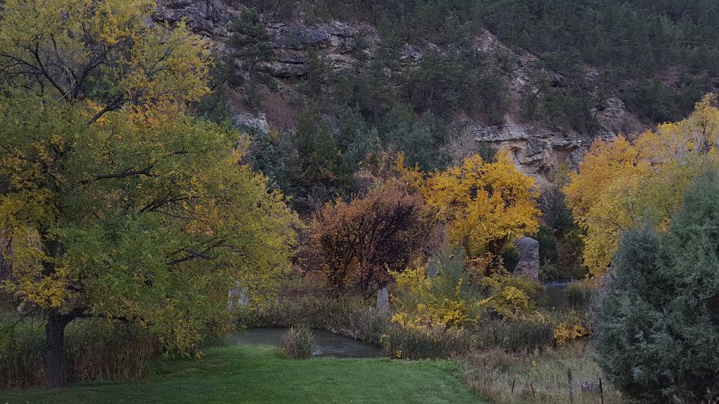 River Falls Lodging -Black Hills, South Dakota ฮ็อตสปริงส์ ภายนอก รูปภาพ